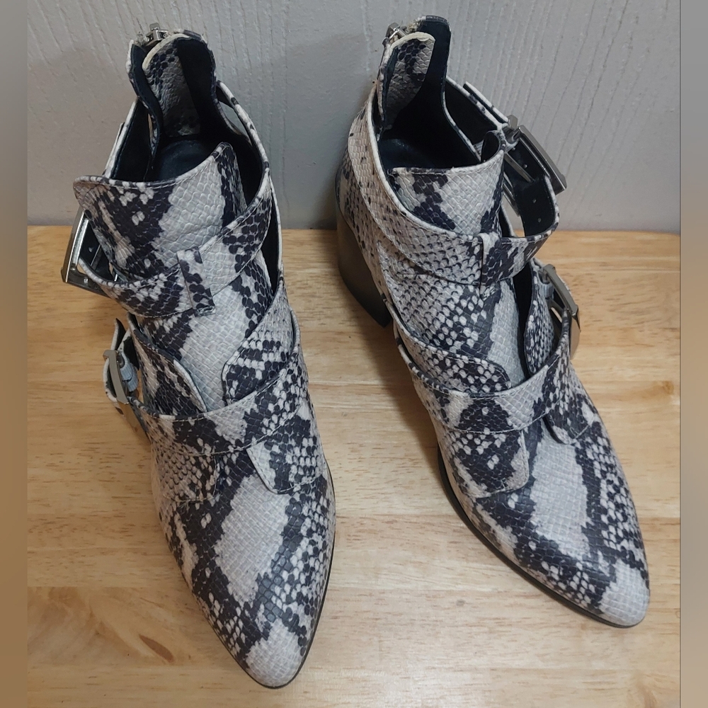 Women's Steve Madden "Joker" Snakeskin Buckle Ankle Booties Size 8.5